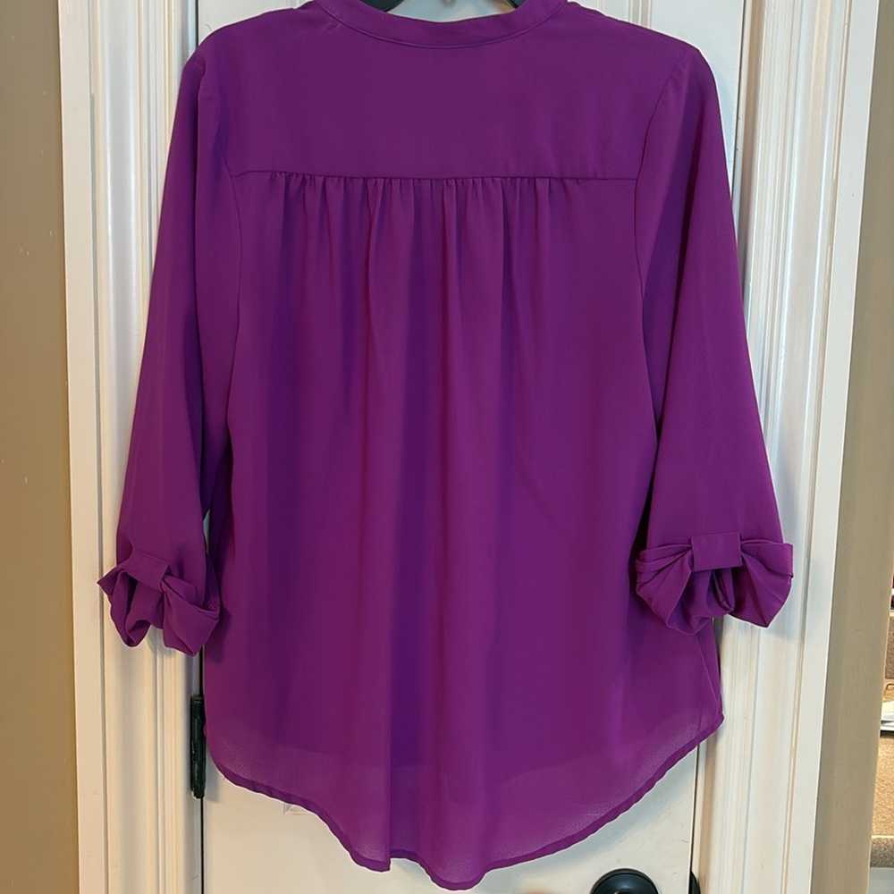 Beautiful blouse. - Picture 2 of 2
